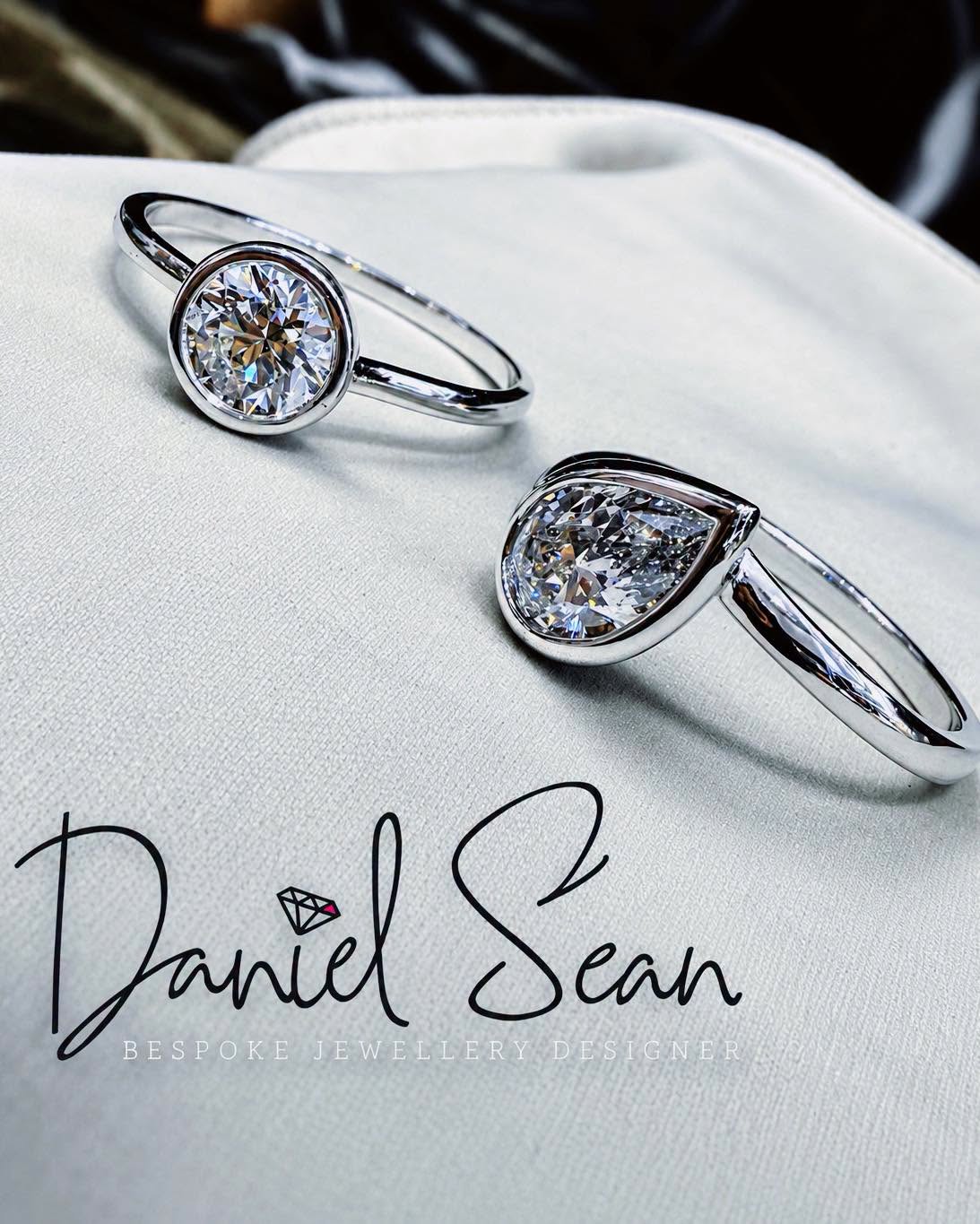 Two diamond solitaire rings in white gold